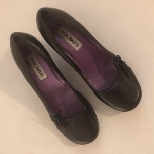 Steve Madden black heels with bow, size 7 1/2M